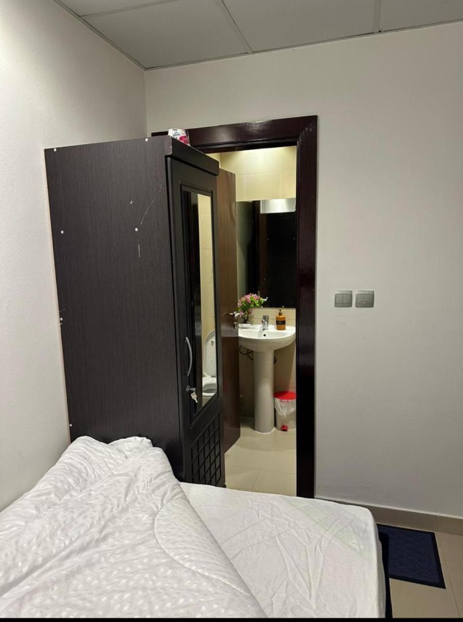 Four Stars Hostel دبي المظهر الخارجي الصورة